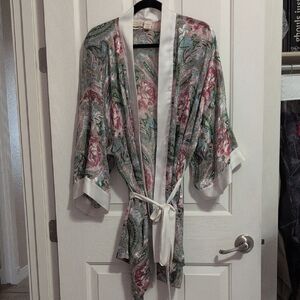 Victoria's Secret Multicolor Paisley Kimono
